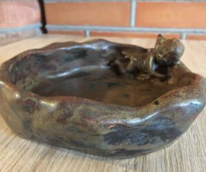 Ceramics by Helena-Reet: Little brown clay plate with angel (2020)